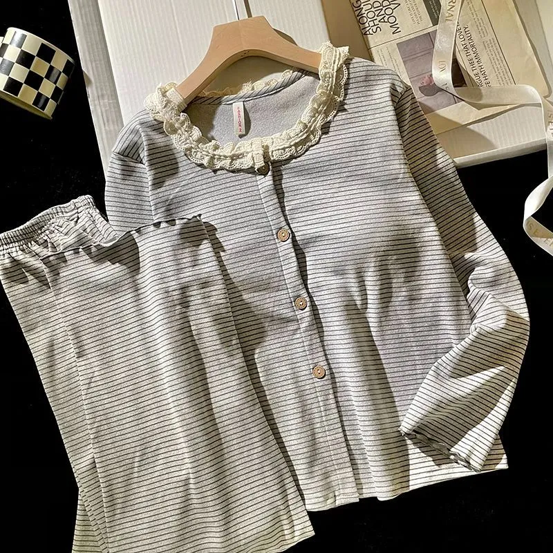 Piama Wanita Beludru Jerman Musim Semi Gugur Dingin Cardigan Manis Lengan Panjang Bergaris Ukuran Besar Longgar Set Pakaian Rumah · Grosir · OEM · Pengiriman Global - View 1