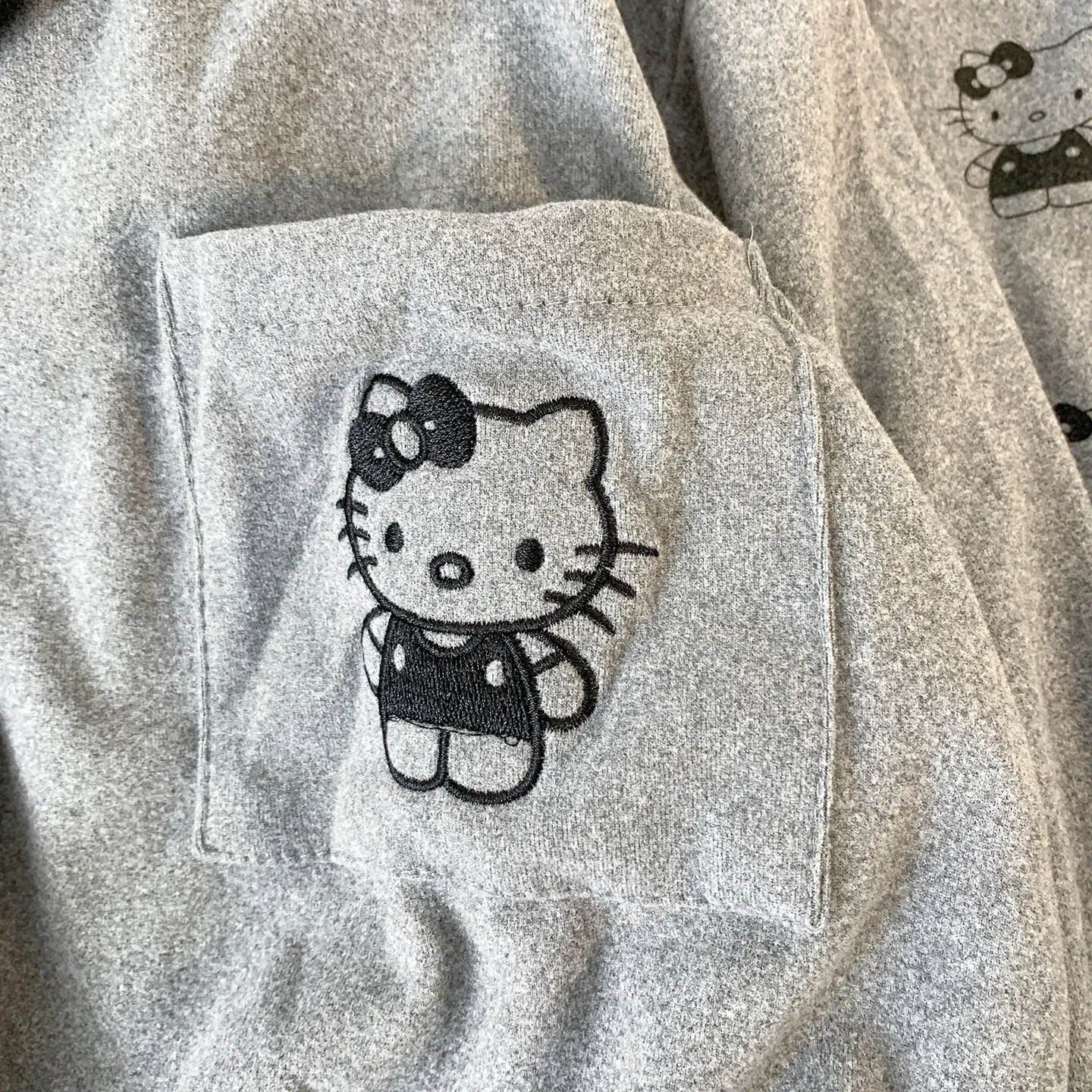 고급스러운 kitty 파자마 여성용 봄가을겨울 두꺼운 더블벨벳 홈웨어 세트 외출 가능 · 도매 · OEM · 전 세계 배송 - View 1