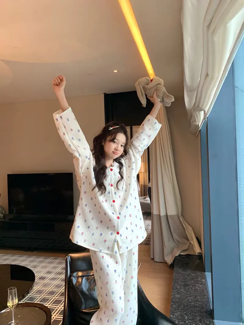 Set Piyama Cardigan 240g Air Quilted Korea Style Wanita dengan Renda, Kupu-kupu, dan Motif Bunga · Grosir · OEM · Pengiriman Global - View 2