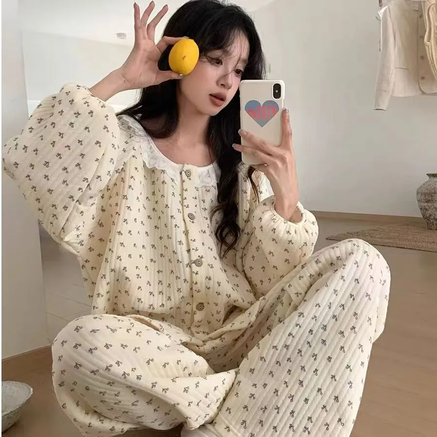 Set Piyama Cardigan 240g Air Quilted Korea Style Wanita dengan Renda, Kupu-kupu, dan Motif Bunga · Grosir · OEM · Pengiriman Global - Detail 12