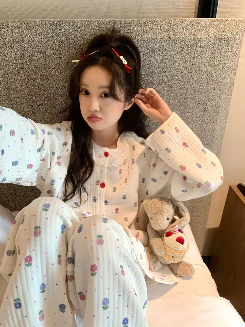 Set Piyama Cardigan 240g Air Quilted Korea Style Wanita dengan Renda, Kupu-kupu, dan Motif Bunga · Grosir · OEM · Pengiriman Global - View 4