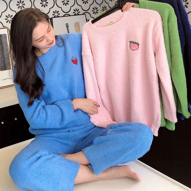 Ensemble pyjama femme demi-velours d'automne-hiver manches longues pantalon long deux pièces décontracté simple col rond pull-over vêtement d'intérieur portable à l'extérieur · Grossiste · OEM · Mondial - View 1