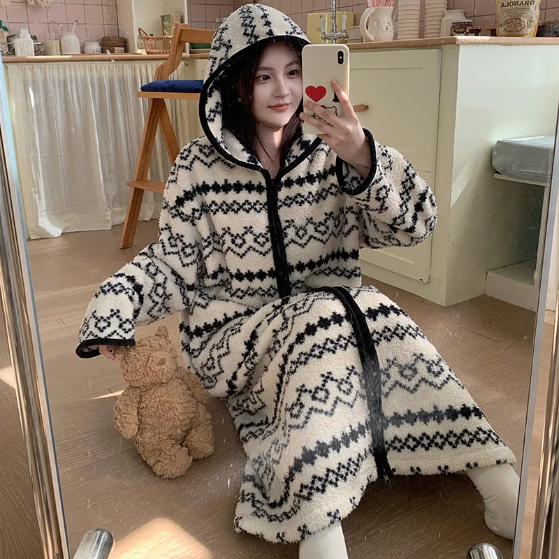 Robe de nuit à capuche longue à fermeture éclair en velours double face pour femme, pyjama d'intérieur ample grande taille 250 jin · Grossiste · OEM · Mondial - Detail 2