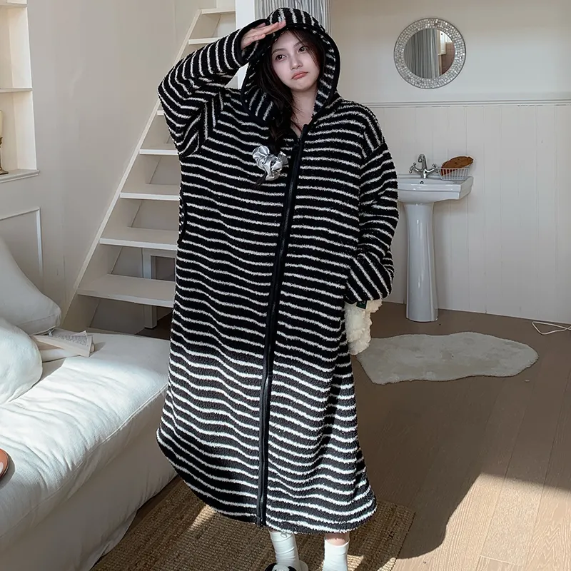 Robe de nuit à capuche longue à fermeture éclair en velours double face pour femme, pyjama d'intérieur ample grande taille 250 jin · Grossiste · OEM · Mondial - Detail 3