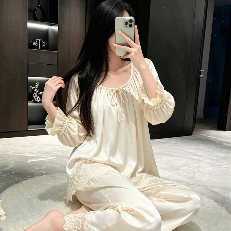 بيجامة نسائية بأكمام طويلة وبنطال طويل مع حشوة صدر، دانتيل، بأسلوب فرنسي ناعم ومغرٍ، ملابس منزلية من الحرير الصناعي للنساء · بيع بالجملة · تصنيع حسب الطلب · شحن عالمي - View 2