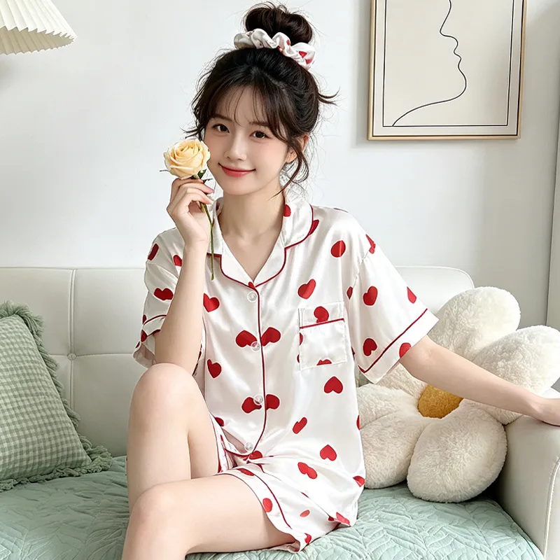 Yuanxing 2197 Gaya Ins Populer Temperamen Manis Hati Lengan Pendek Celana Pendek Pakaian Rumah Imitasi Sutra Wanita Set Piama · Grosir · OEM · Pengiriman Global - View 1