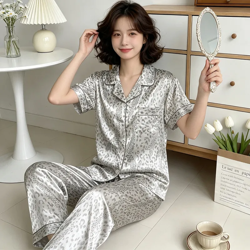 Ensemble pyjama femme manches courtes et pantalon long en soie imitation imprimé léopard gris, style minimaliste tendance ins, Yuanxing 2279 · Grossiste · OEM · Mondial - View 3
