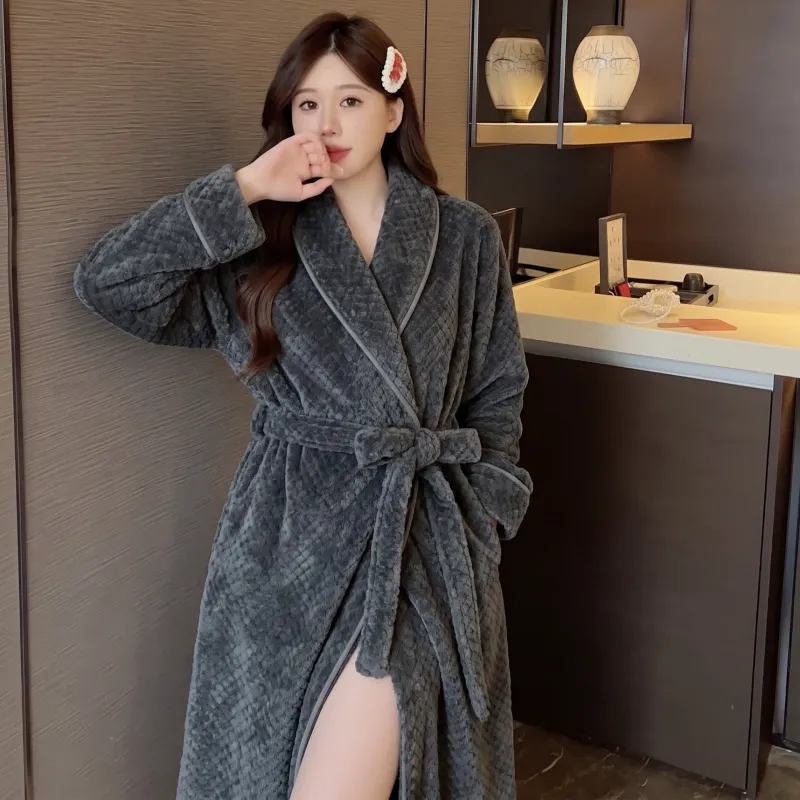 Peignoir femme motif ananas chaud flanelle bathrobe ample ceinture pyjama blanc simple pur désir polaire corail · Grossiste · OEM · Mondial - Detail 15