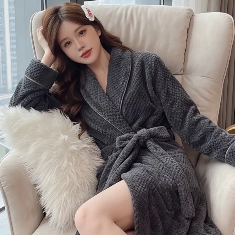 Peignoir femme motif ananas chaud flanelle bathrobe ample ceinture pyjama blanc simple pur désir polaire corail · Grossiste · OEM · Mondial - Detail 16