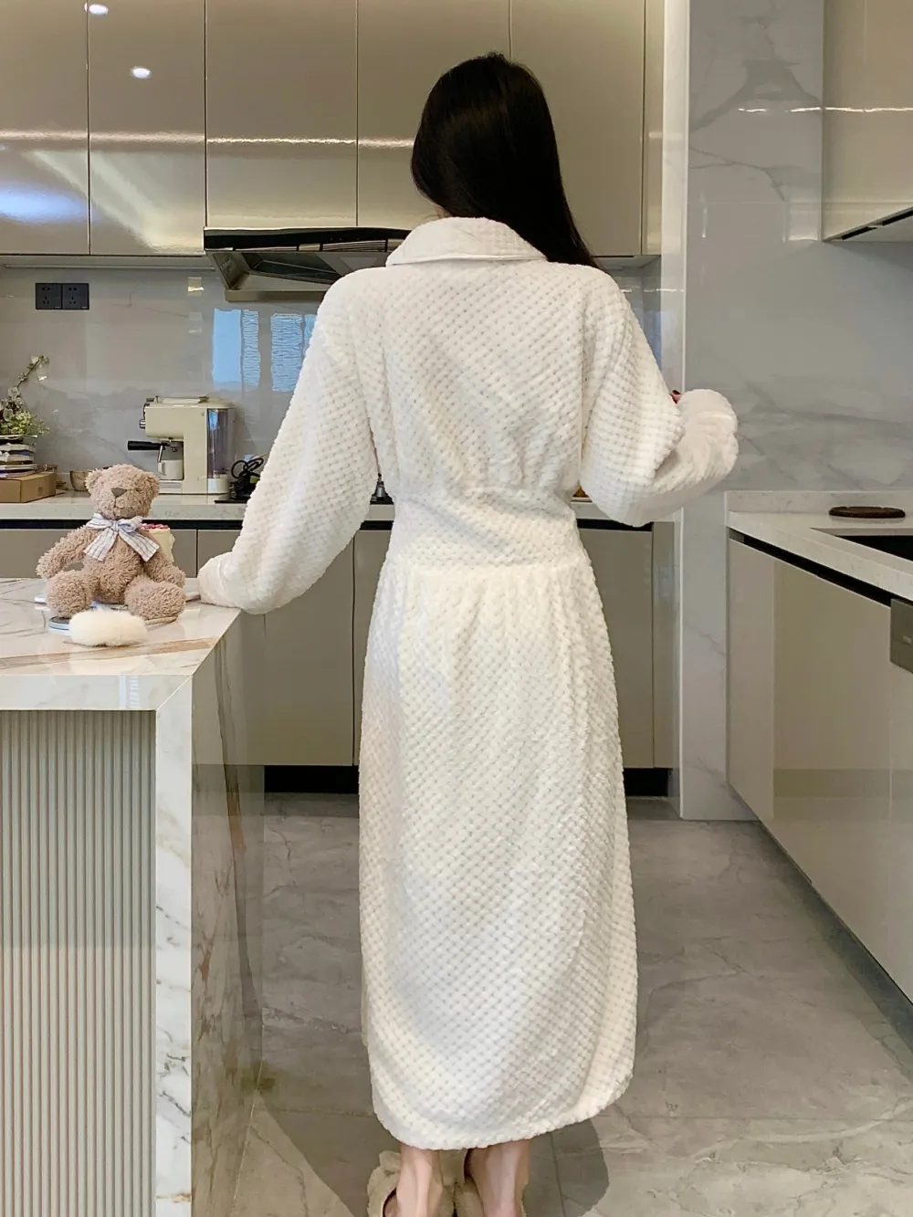 Peignoir femme motif ananas chaud flanelle bathrobe ample ceinture pyjama blanc simple pur désir polaire corail · Grossiste · OEM · Mondial - Detail 8