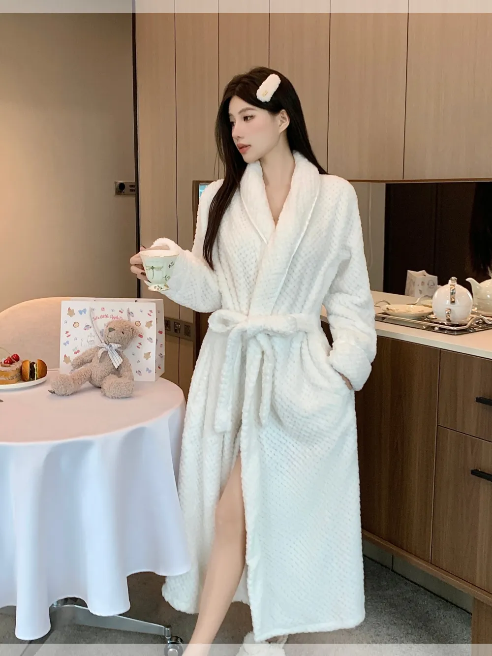 Peignoir femme motif ananas chaud flanelle bathrobe ample ceinture pyjama blanc simple pur désir polaire corail · Grossiste · OEM · Mondial - Detail 5