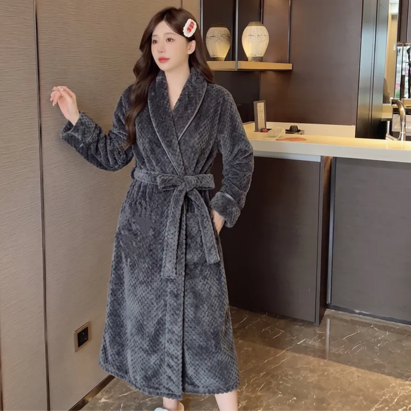Peignoir femme motif ananas chaud flanelle bathrobe ample ceinture pyjama blanc simple pur désir polaire corail · Grossiste · OEM · Mondial - Detail 2