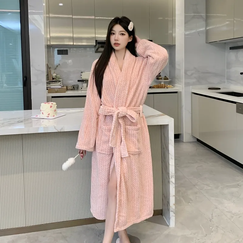 Automne hiver peignoir femme chaud flanelle robe de bain ample ceinture pyjama rose épaissi pur polaire corail · Grossiste · OEM · Mondial - View 1