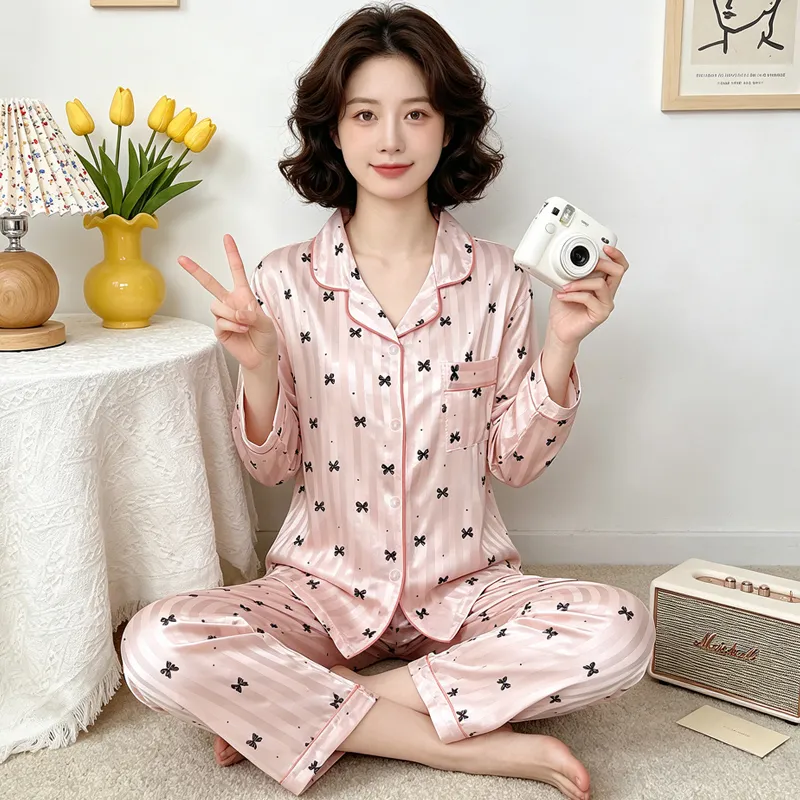위안싱 23153 인스풍 고급스러운 심플 스타일 스트라이프 자카드 긴팔 홈웨어 인조 실크 파자마 세트