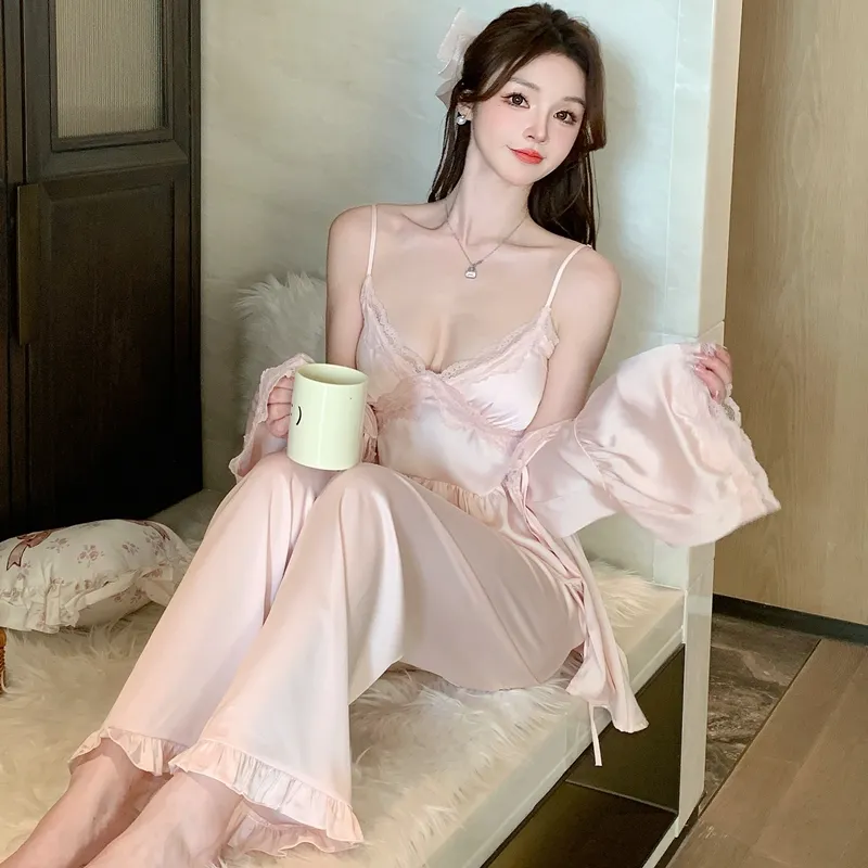 Ensemble de pyjama sexy en soie glacée pour printemps/automne, avec bretelles, pantalon long et cardigan, 3 pièces, dentelle avec bonnets intégrés, vêtement de maison léger et luxueux · Grossiste · OEM · Mondial - Detail 8