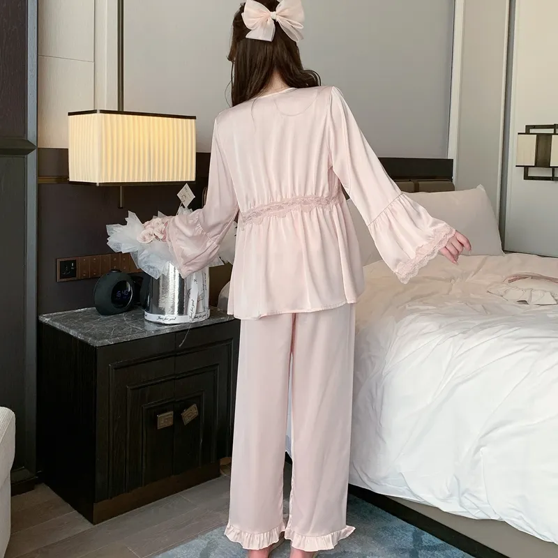 Ensemble de pyjama sexy en soie glacée pour printemps/automne, avec bretelles, pantalon long et cardigan, 3 pièces, dentelle avec bonnets intégrés, vêtement de maison léger et luxueux · Grossiste · OEM · Mondial - Detail 9