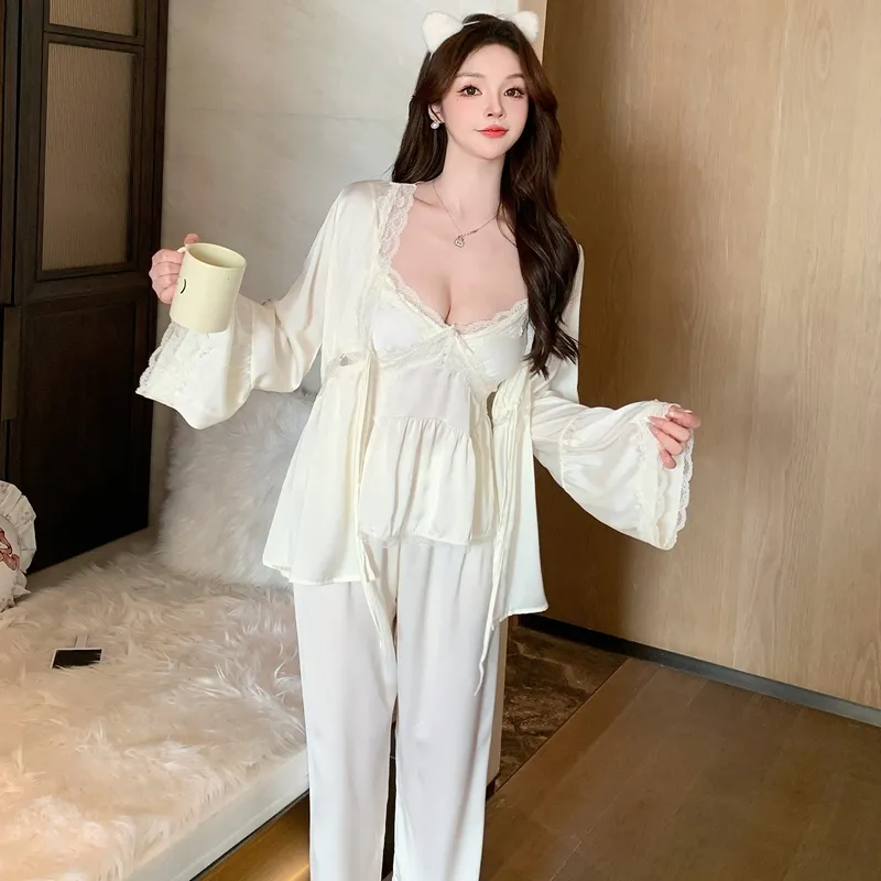 Ensemble de pyjama sexy en soie glacée pour printemps/automne, avec bretelles, pantalon long et cardigan, 3 pièces, dentelle avec bonnets intégrés, vêtement de maison léger et luxueux · Grossiste · OEM · Mondial