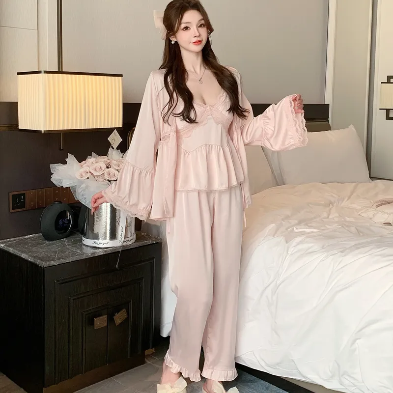 Ensemble de pyjama sexy en soie glacée pour printemps/automne, avec bretelles, pantalon long et cardigan, 3 pièces, dentelle avec bonnets intégrés, vêtement de maison léger et luxueux · Grossiste · OEM · Mondial - Detail 17