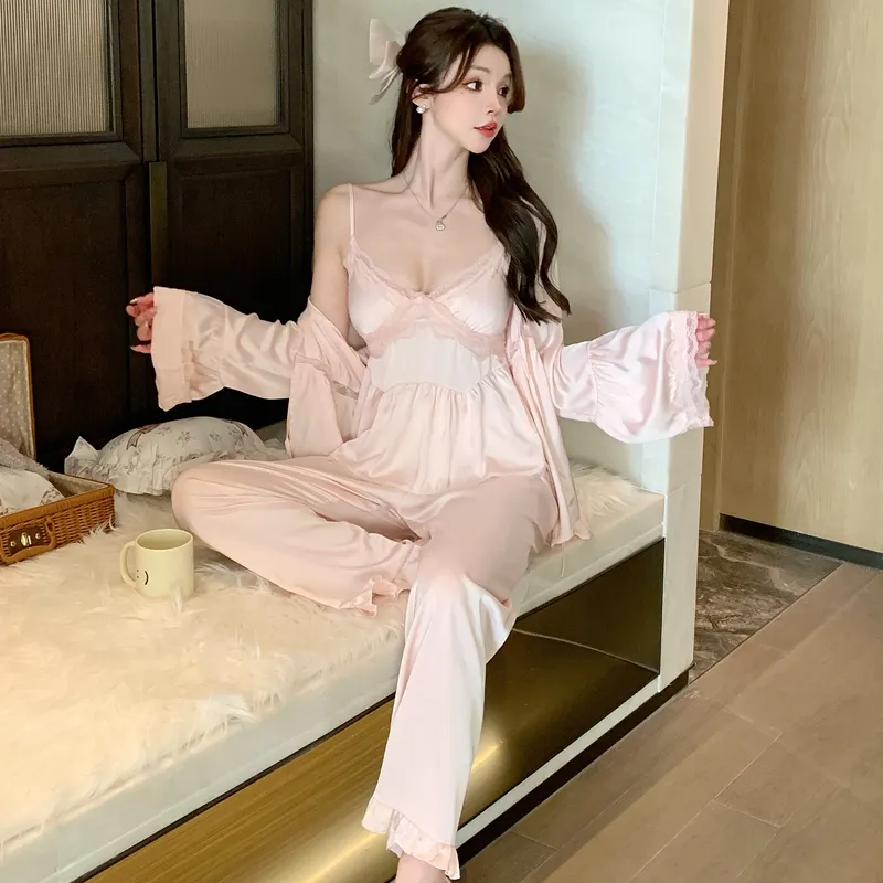 Ensemble de pyjama sexy en soie glacée pour printemps/automne, avec bretelles, pantalon long et cardigan, 3 pièces, dentelle avec bonnets intégrés, vêtement de maison léger et luxueux · Grossiste · OEM · Mondial - View 3