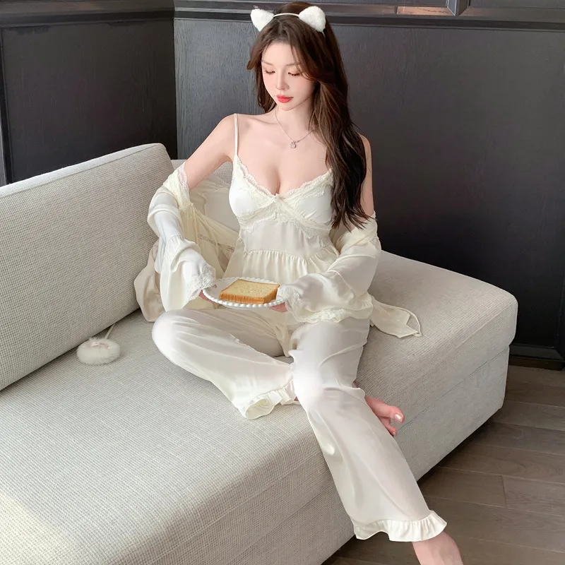 Ensemble de pyjama sexy en soie glacée pour printemps/automne, avec bretelles, pantalon long et cardigan, 3 pièces, dentelle avec bonnets intégrés, vêtement de maison léger et luxueux · Grossiste · OEM · Mondial - View 1