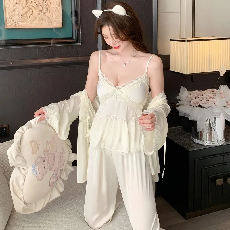 Ensemble de pyjama sexy en soie glacée pour printemps/automne, avec bretelles, pantalon long et cardigan, 3 pièces, dentelle avec bonnets intégrés, vêtement de maison léger et luxueux · Grossiste · OEM · Mondial - Detail 1