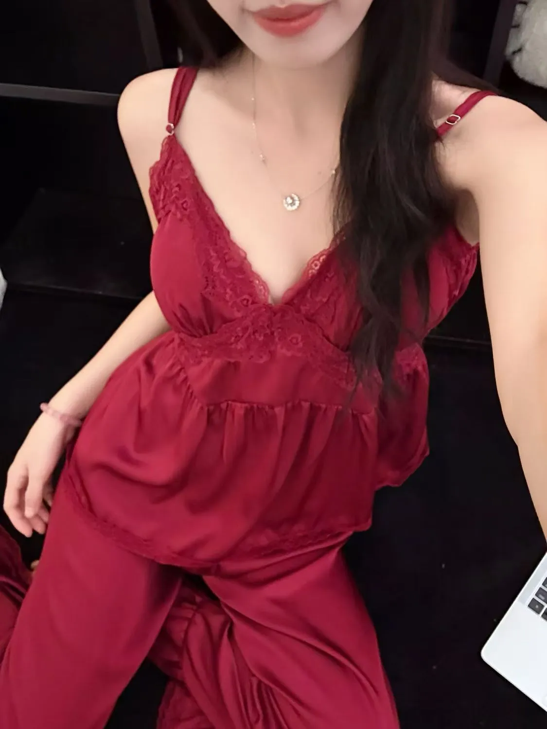 Ensemble de pyjama sexy en soie glacée pour printemps/automne, avec bretelles, pantalon long et cardigan, 3 pièces, dentelle avec bonnets intégrés, vêtement de maison léger et luxueux · Grossiste · OEM · Mondial - Detail 27