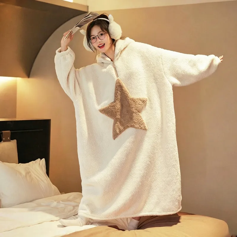 Robe de nuit femme en polaire coton douce à manches longues, capuche, col rond, portable à l'extérieur, chaude et ample, style décontracté et minimaliste pour l'automne-hiver · Grossiste · OEM · Mondial - View 3