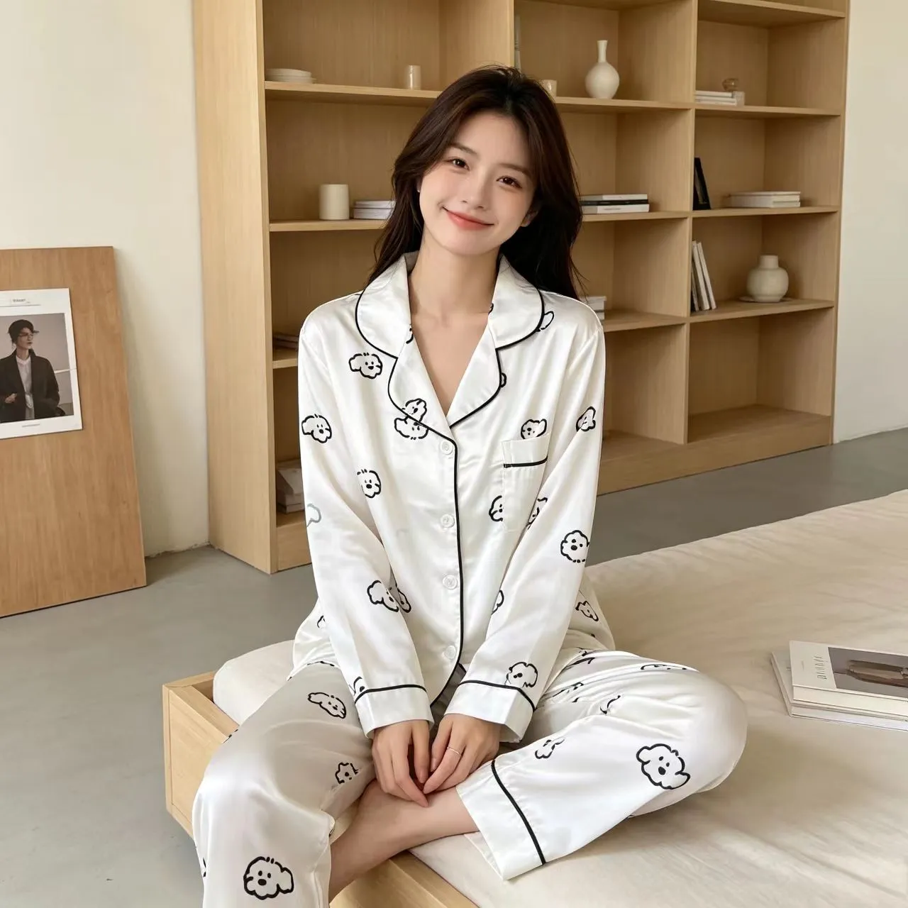 신상 봄가을 아이스 스노우 실크 파자마 여성 긴팔 긴바지 얇은 카툰 홈웨어 카디건 2종 세트 외출 가능 · 도매 · OEM · 전 세계 배송 - View 3