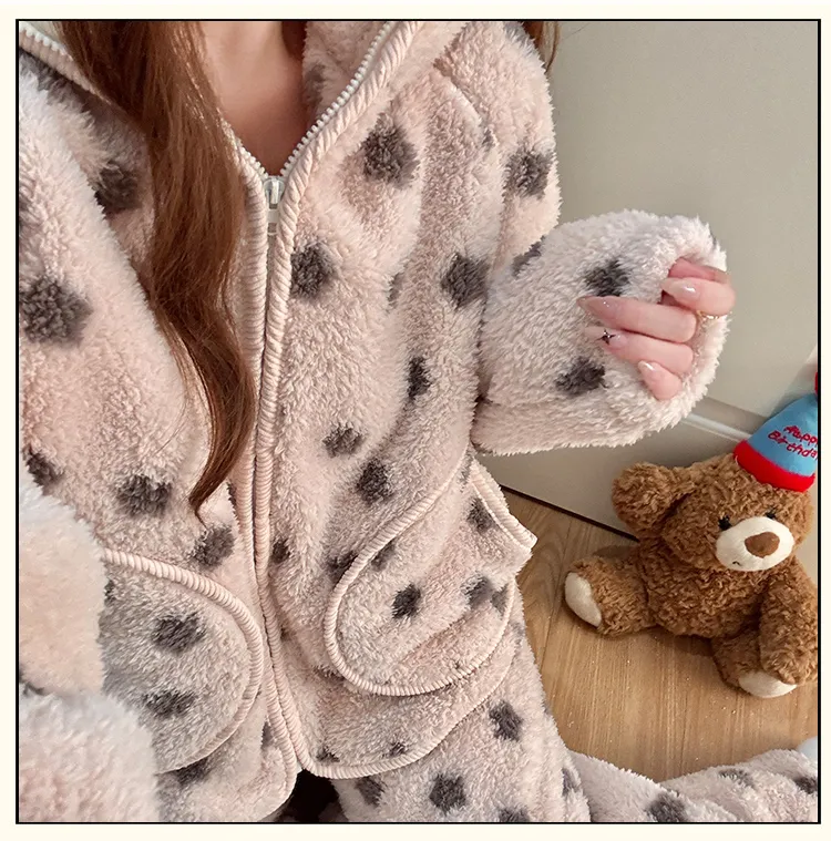 2639H# Nouvelle collection hiver pyjama femme polaire à poils longs à fermeture éclair avec capuche jeune fille portable à l'extérieur ensemble de vêtements d'intérieur 260 grammes · Grossiste · OEM · Mondial - Detail 13