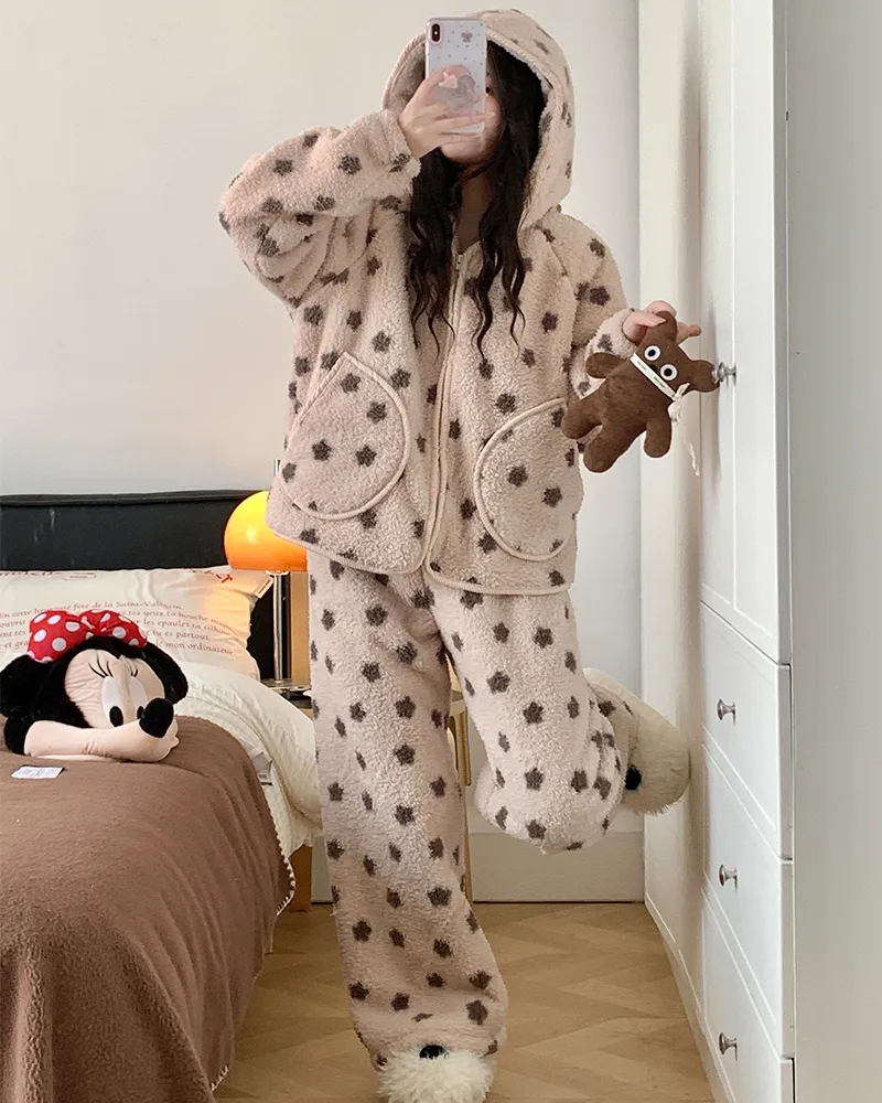 2639H# Nouvelle collection hiver pyjama femme polaire à poils longs à fermeture éclair avec capuche jeune fille portable à l'extérieur ensemble de vêtements d'intérieur 260 grammes · Grossiste · OEM · Mondial - View 1