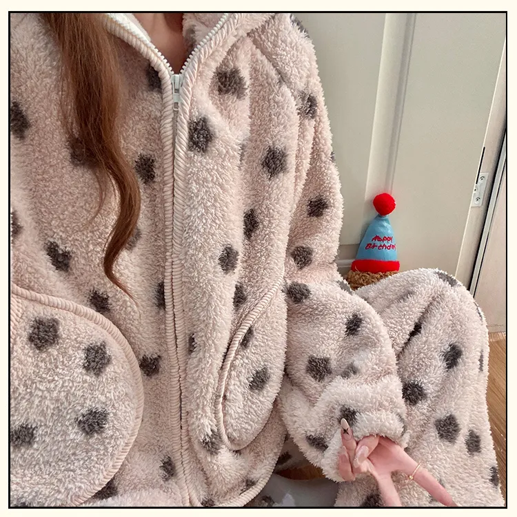 2639H# Nouvelle collection hiver pyjama femme polaire à poils longs à fermeture éclair avec capuche jeune fille portable à l'extérieur ensemble de vêtements d'intérieur 260 grammes · Grossiste · OEM · Mondial - Detail 12