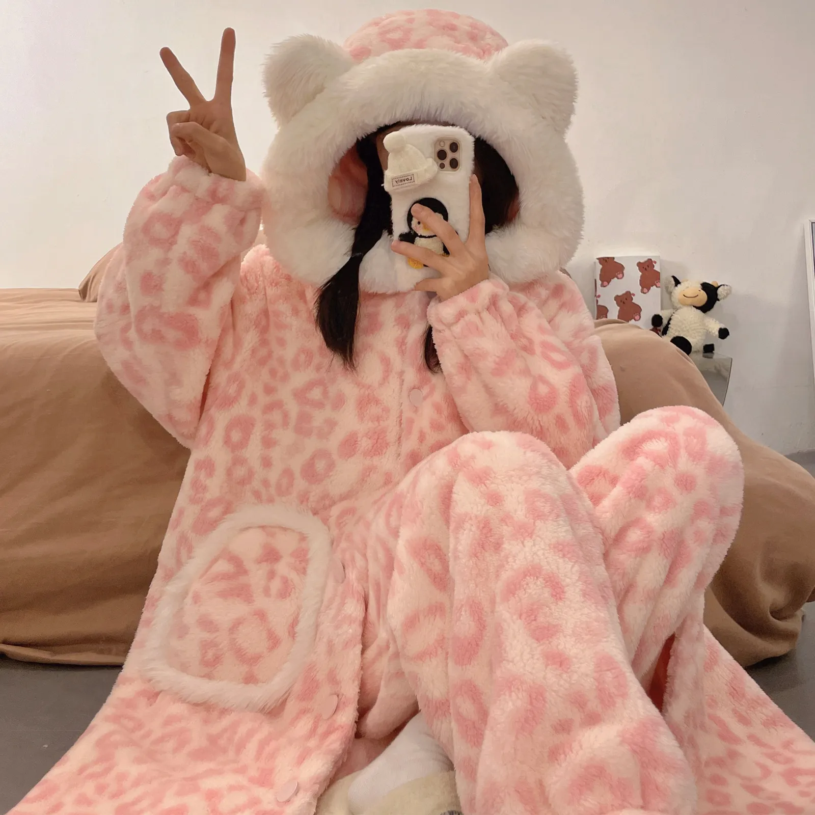 New Winter Coral Fleece Lined Thickened Cute Comfortable Robe Set Hooded Flannel Loungewear Set · Wholesale · OEM · Worldwide Shipping - View 2
