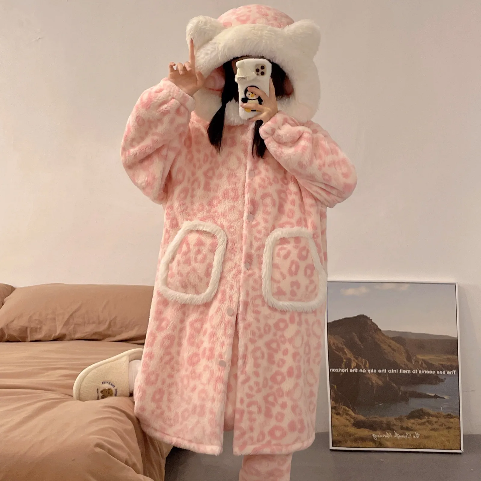 New Winter Coral Fleece Lined Thickened Cute Comfortable Robe Set Hooded Flannel Loungewear Set · Wholesale · OEM · Worldwide Shipping - View 3
