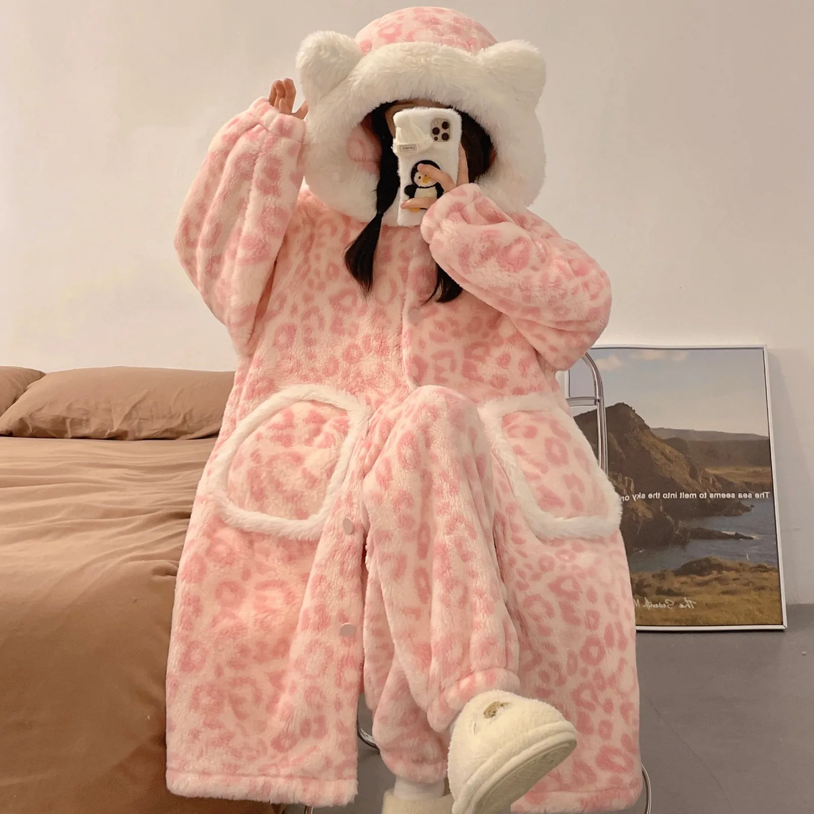 New Winter Coral Fleece Lined Thickened Cute Comfortable Robe Set Hooded Flannel Loungewear Set · Wholesale · OEM · Worldwide Shipping - View 1