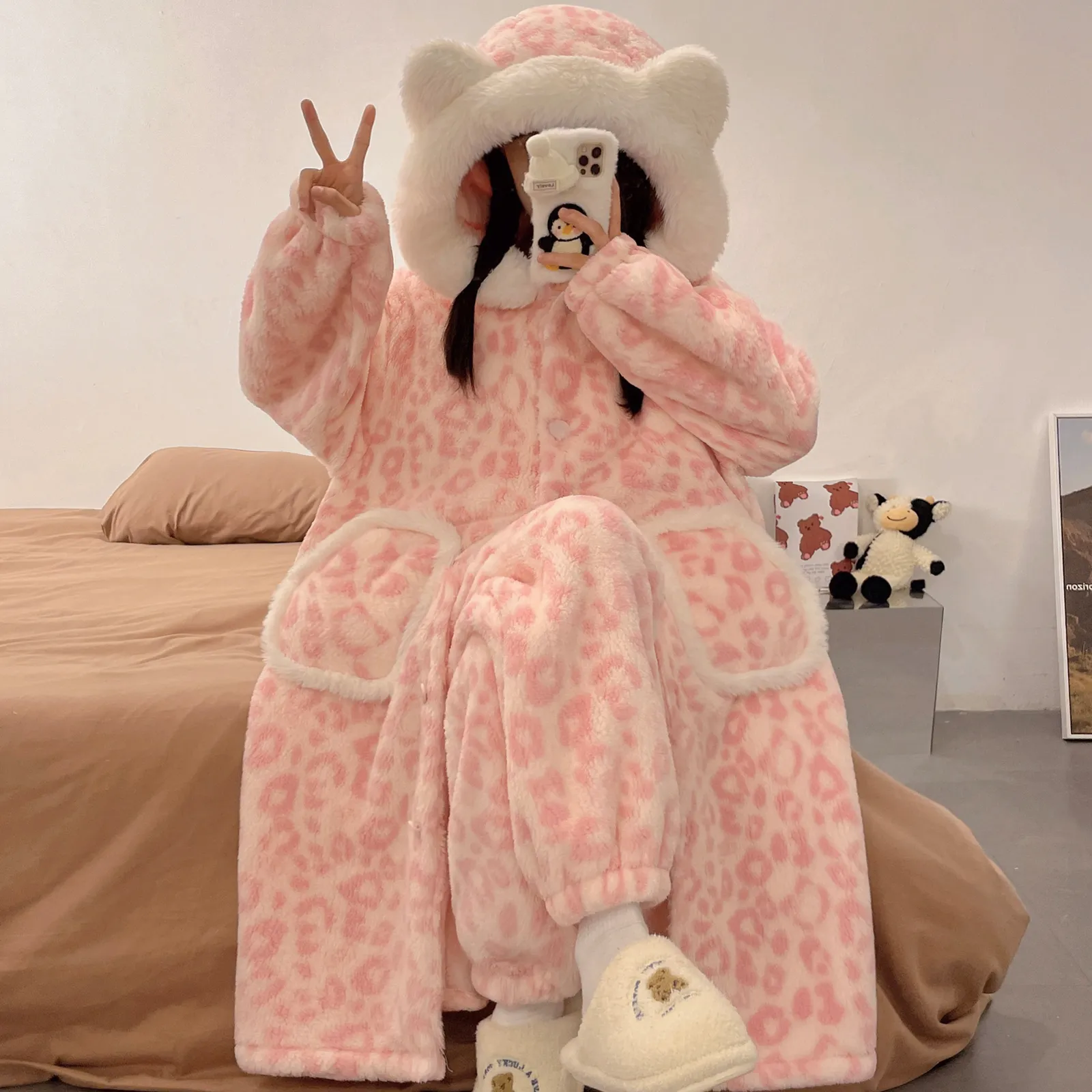 New Winter Coral Fleece Lined Thickened Cute Comfortable Robe Set Hooded Flannel Loungewear Set · Wholesale · OEM · Worldwide Shipping