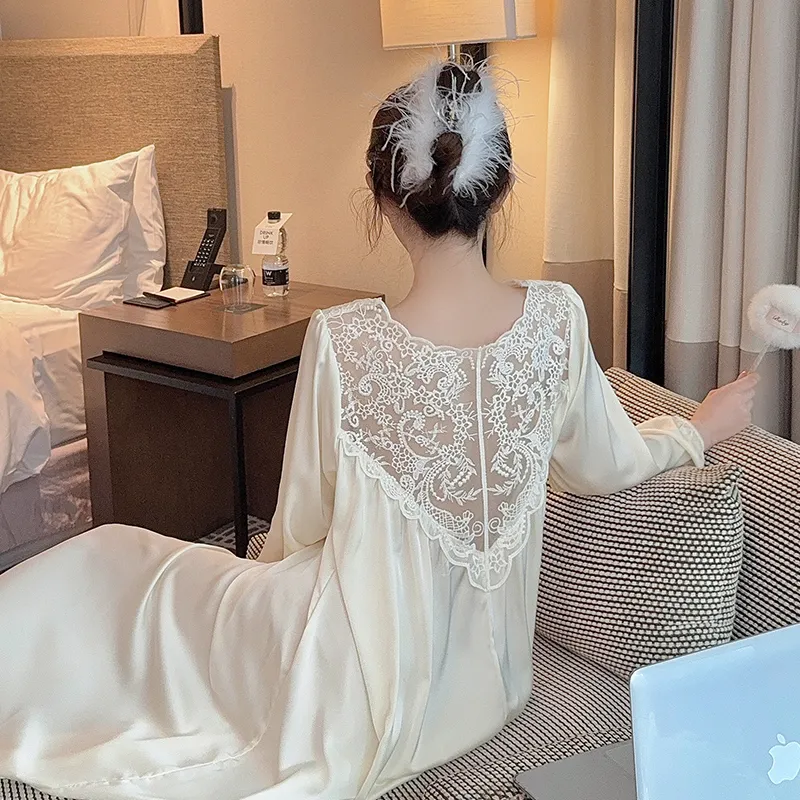 Chemise de nuit style palais en dentelle à volants manches longues unie légère et luxueuse pour femme printemps très longue en soie glacée ample et fine · Grossiste · OEM · Mondial