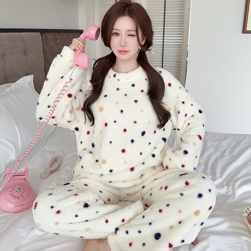 Pyjama femme en velours mi-côtelé, loisir d'hiver, col rond, manches longues, pantalon long, grande taille jusqu'à 110 kg, tenue d'intérieur · Grossiste · OEM · Mondial