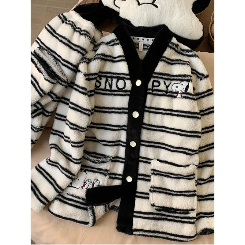 Pyjama femme automne-hiver, mignon avec motif cartoon, polaire à poils longs, chaud et épais, gilet à boutons, ensemble de maison, portable à l'extérieur · Grossiste · OEM · Mondial - View 1
