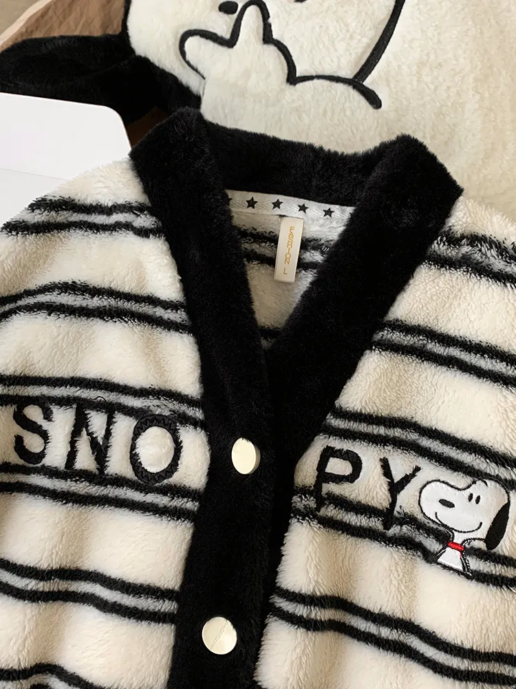 Pyjama femme automne-hiver, mignon avec motif cartoon, polaire à poils longs, chaud et épais, gilet à boutons, ensemble de maison, portable à l'extérieur · Grossiste · OEM · Mondial - Detail 8