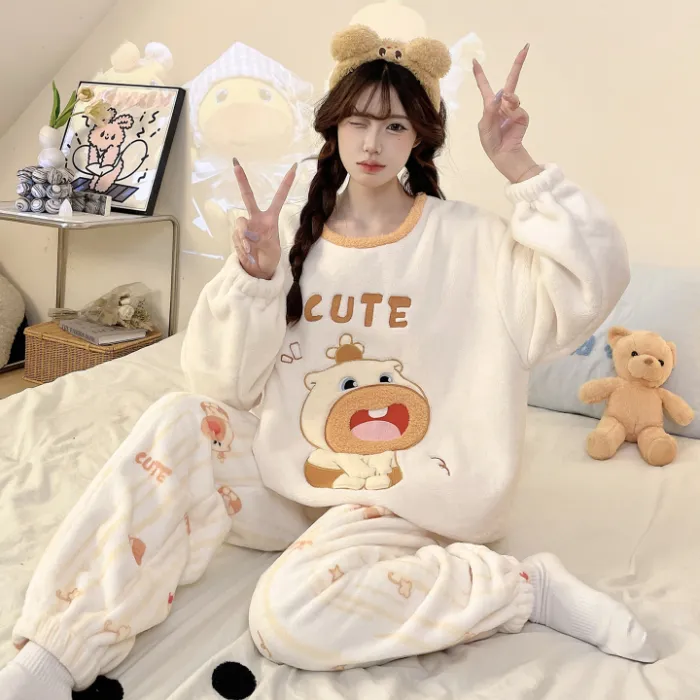 Nouveauté automne-hiver 2026, pyjama pour jeune fille en flanelle 290 g, col rond, épais, adorable motif cartoon, ensemble de homewear · Grossiste · OEM · Mondial - Detail 11