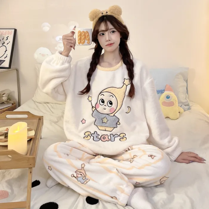 Nouveauté automne-hiver 2026, pyjama pour jeune fille en flanelle 290 g, col rond, épais, adorable motif cartoon, ensemble de homewear · Grossiste · OEM · Mondial - Detail 13