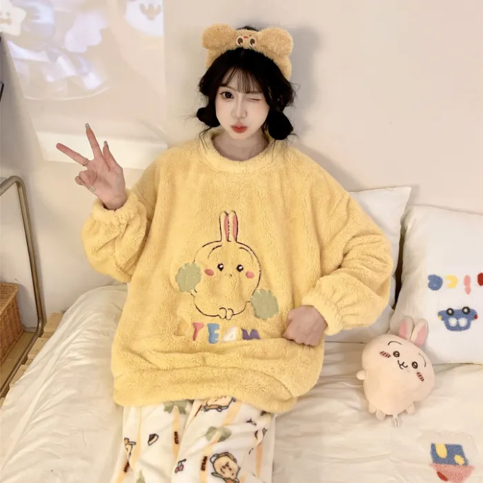 Nouveauté automne-hiver 2026, pyjama pour jeune fille en flanelle 290 g, col rond, épais, adorable motif cartoon, ensemble de homewear · Grossiste · OEM · Mondial - Detail 1