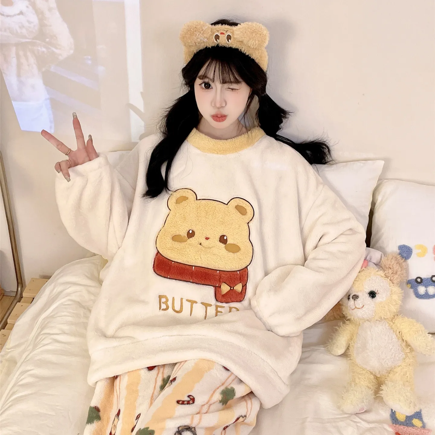 Nouveauté automne-hiver 2026, pyjama pour jeune fille en flanelle 290 g, col rond, épais, adorable motif cartoon, ensemble de homewear · Grossiste · OEM · Mondial - Detail 25