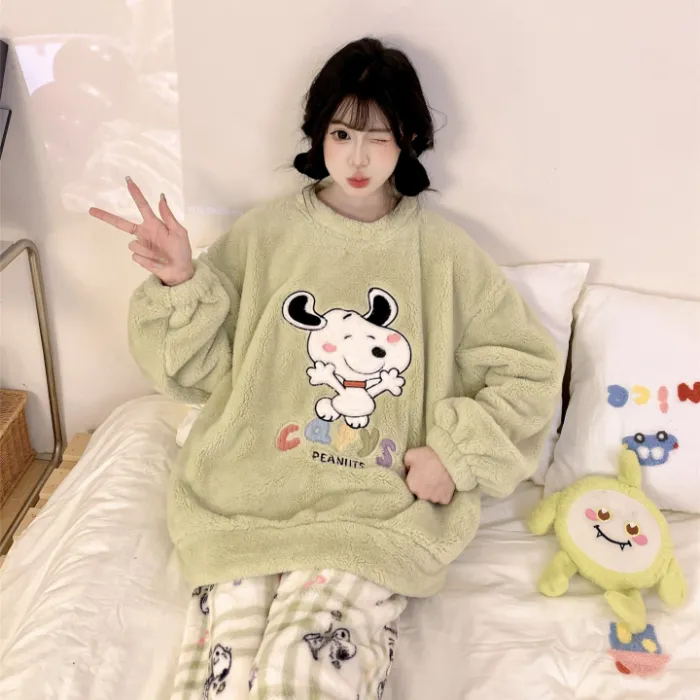 Nouveauté automne-hiver 2026, pyjama pour jeune fille en flanelle 290 g, col rond, épais, adorable motif cartoon, ensemble de homewear · Grossiste · OEM · Mondial - Detail 3
