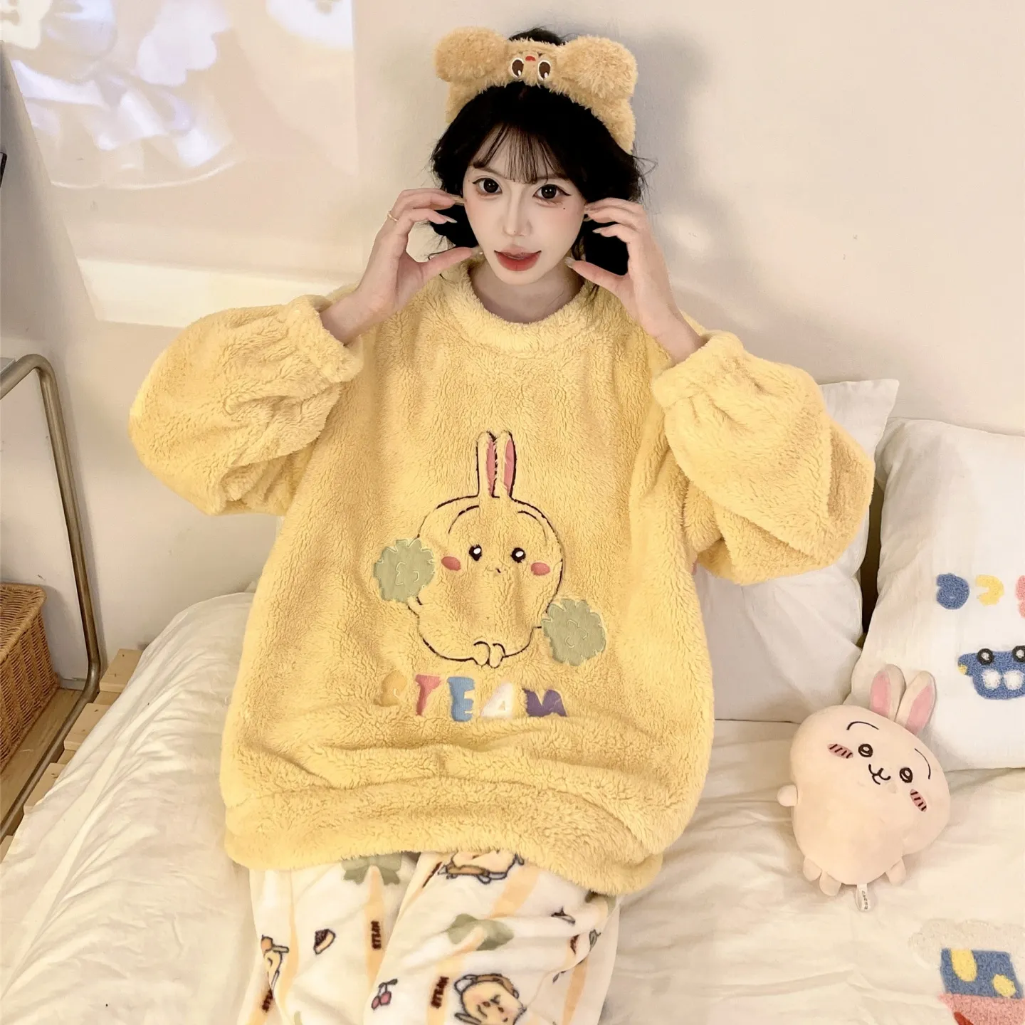 Nouveauté automne-hiver 2026, pyjama pour jeune fille en flanelle 290 g, col rond, épais, adorable motif cartoon, ensemble de homewear · Grossiste · OEM · Mondial - Detail 18