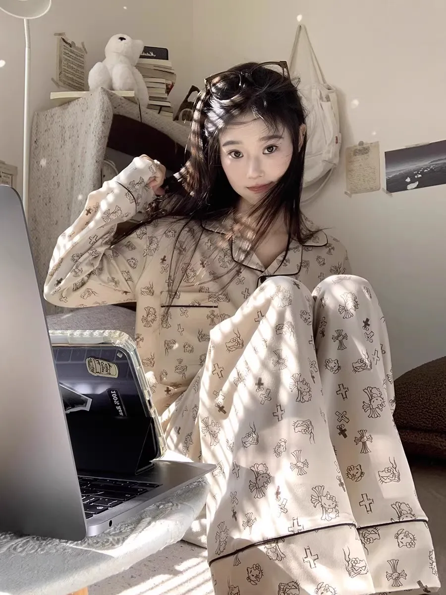 Pakaian Tidur Wanita Musim Gugur Musim Dingin 2026 Model Terbaru Lengan Panjang Celana Panjang HelloKitty Set Cardigan 2 Potong Piyama Rumahan Mewah · Grosir · OEM · Pengiriman Global - Detail 2