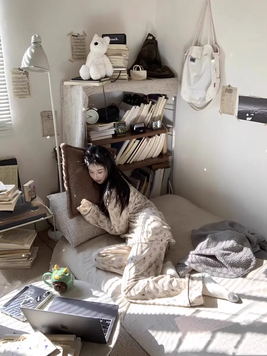 Pakaian Tidur Wanita Musim Gugur Musim Dingin 2026 Model Terbaru Lengan Panjang Celana Panjang HelloKitty Set Cardigan 2 Potong Piyama Rumahan Mewah · Grosir · OEM · Pengiriman Global - Detail 1
