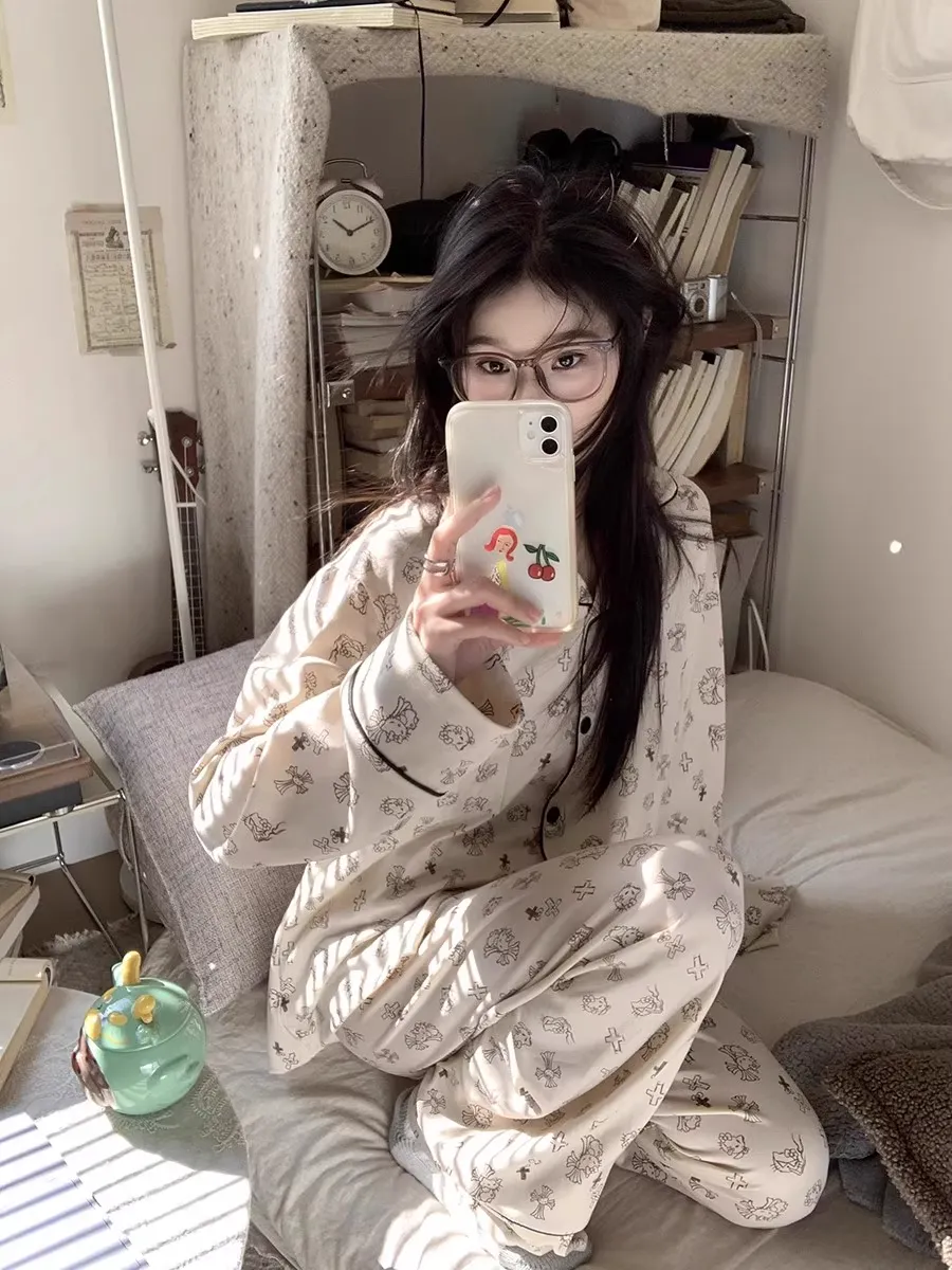 Pakaian Tidur Wanita Musim Gugur Musim Dingin 2026 Model Terbaru Lengan Panjang Celana Panjang HelloKitty Set Cardigan 2 Potong Piyama Rumahan Mewah · Grosir · OEM · Pengiriman Global - Detail 4