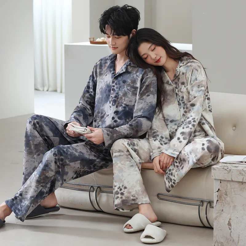 더블벨벳 커플 파자마 여성 가을겨울 긴팔 카디건 귀여운 카툰 외출복 홈웨어 세트 · 도매 · OEM · 전 세계 배송 - View 3