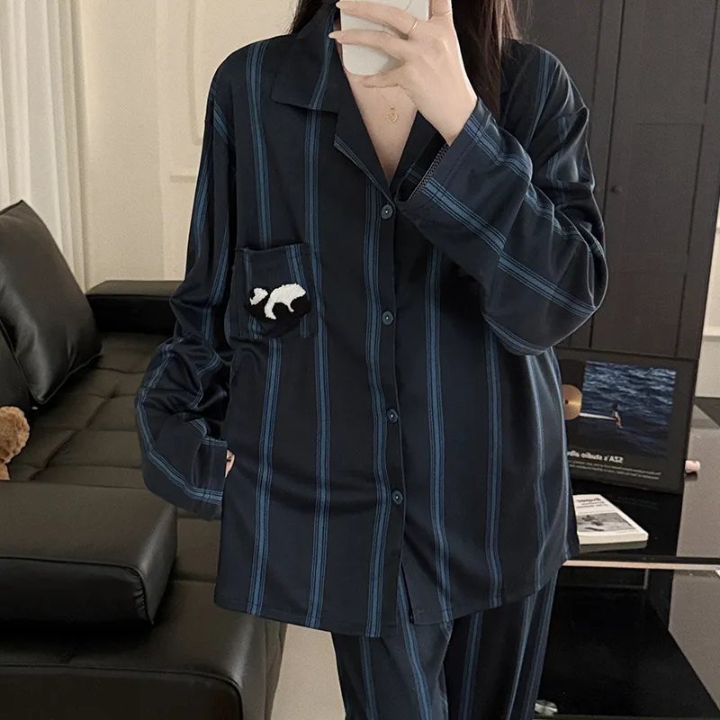 Piama Pria Panda Berbaring Seperti Katun Musim Semi Gugur Lengan Panjang Set Dua Potong Kartun Bergaris Premium Ukuran Besar Pakaian Rumah · Grosir · OEM · Pengiriman Global